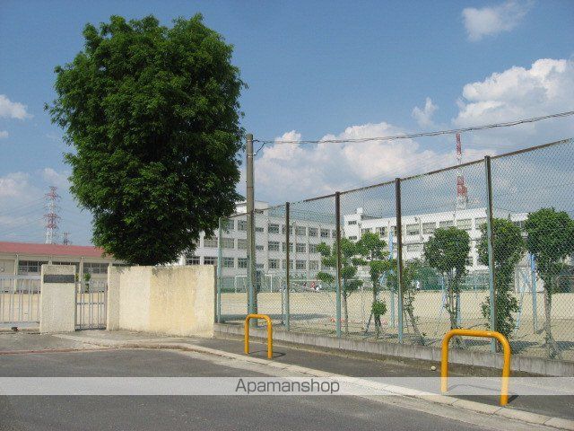 中学校　高槻市立五領中学校（中学校）まで1600m