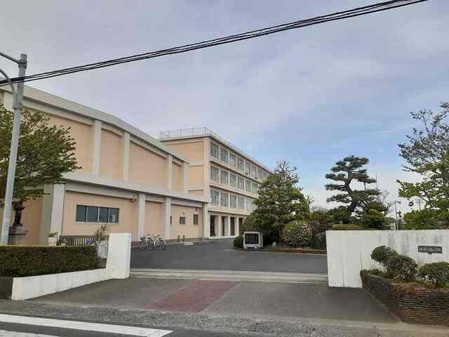 小学校　浜松市立河輪小学校（小学校）まで550m