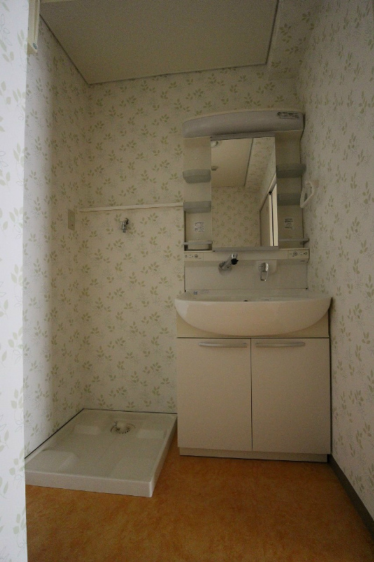 洗面設備　別室の写真参照。