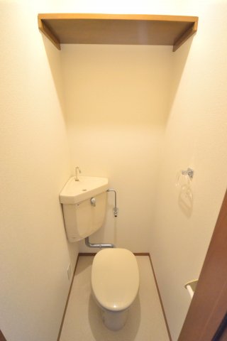 トイレ　他のお部屋の参考写真となります。