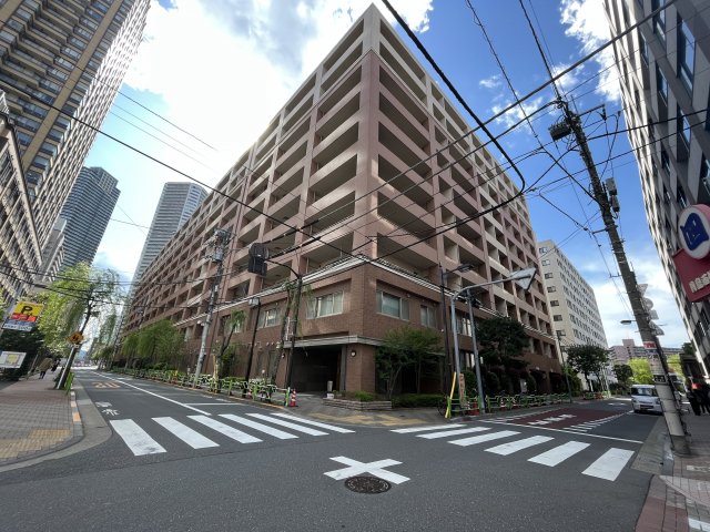 建物外観　大き目な建物で見つけやすい建物です。