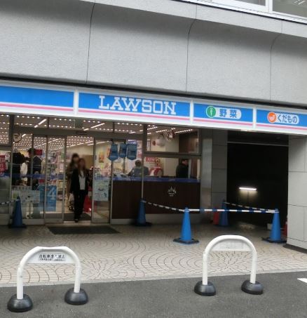 コンビニ　ローソン 青山骨董通店（コンビニ）まで267m