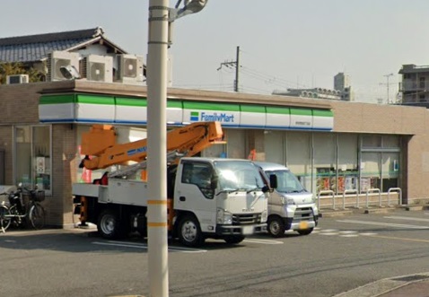 コンビニ　ファミリーマート 伊丹荒牧四丁目店（コンビニ）まで410m
