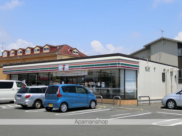 コンビニ　セブンイレブン（コンビニ）まで896m