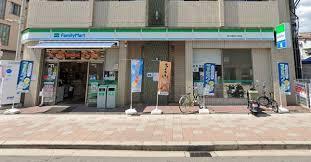 コンビニ　ファミリーマート 西三国四丁目店（コンビニ）まで566m