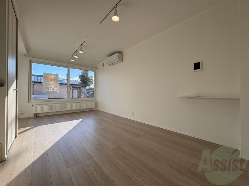 居室・リビング　広くてキレイなお部屋が広がっていて、充実した生活が送れそう。