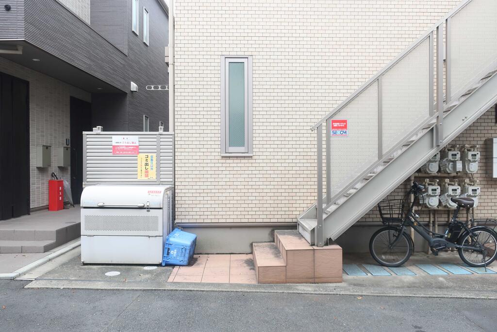 エントランス　専用ごみ置き場