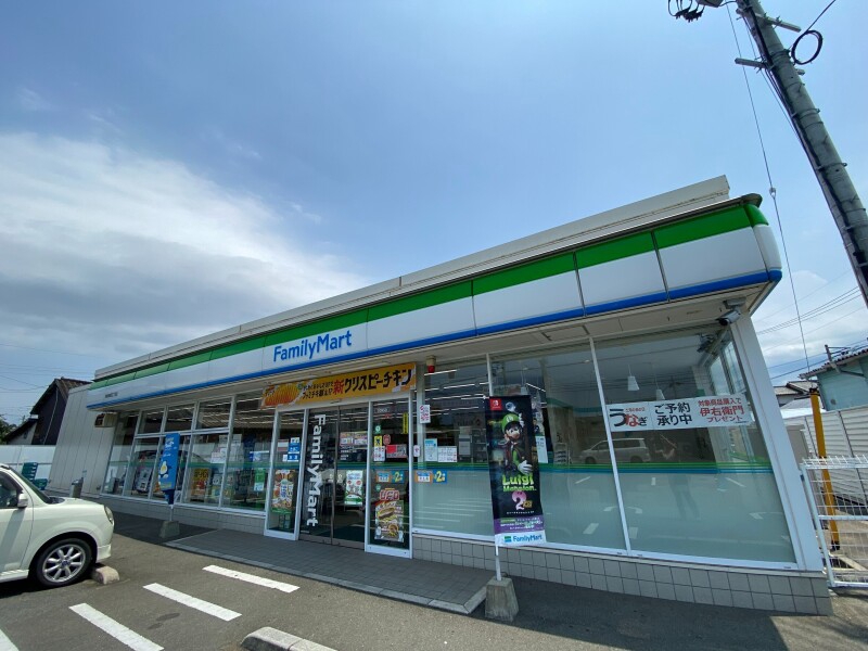 コンビニ　ファミリーマート宗像東郷五丁目店（コンビニ）まで311m