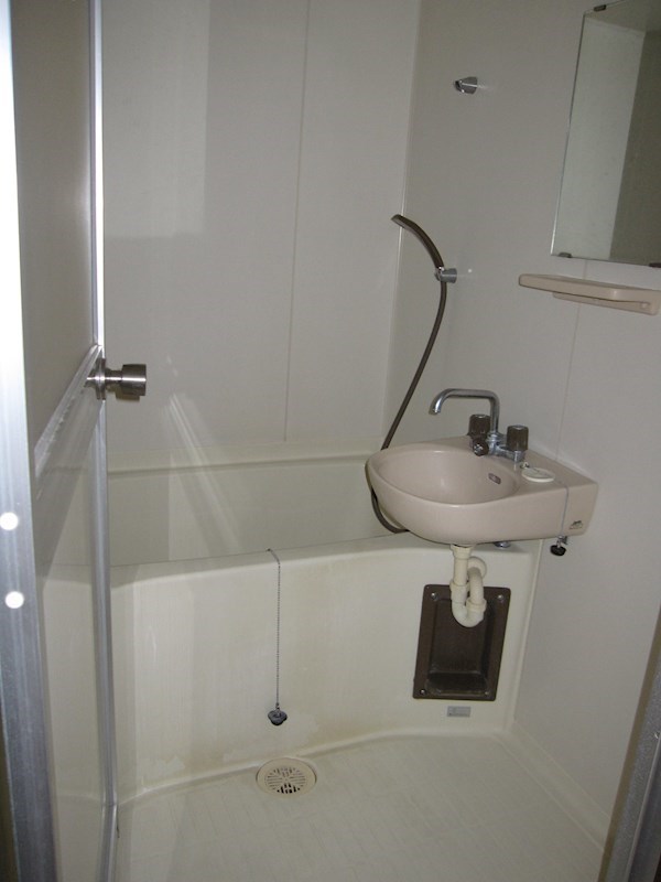 バス・シャワールーム　バス・トイレ別！　※他の部屋の写真です。