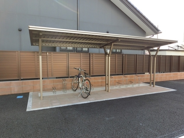 建物外観　駐輪場