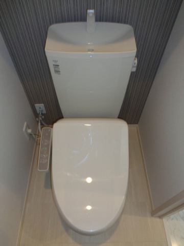 ＪＲ東海道本線 守山駅 徒歩13分 3階建 築8年のトイレ写真