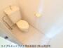 トイレ　落ち着いた色調のトイレです