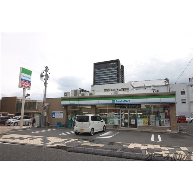コンビニ　ファミリーマート　清水草薙駅前店（コンビニ）まで300m