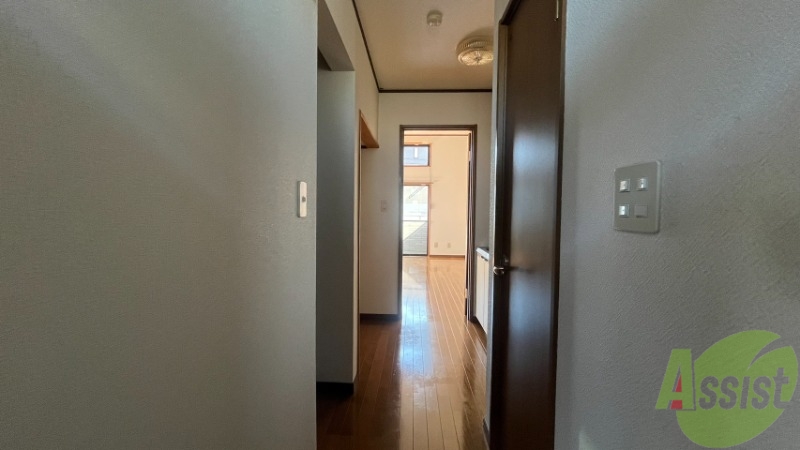 玄関　玄関から室内を撮影しました。お部屋へとつながります。