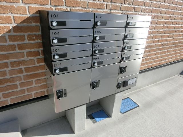 その他設備　不在時に便利な宅配ボックス付き。