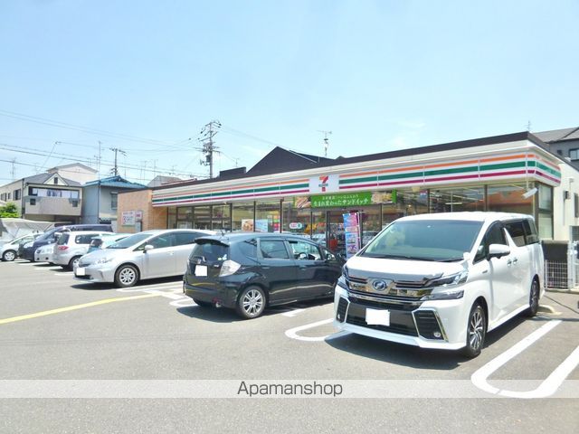 コンビニ　セブンイレブン（コンビニ）まで757m