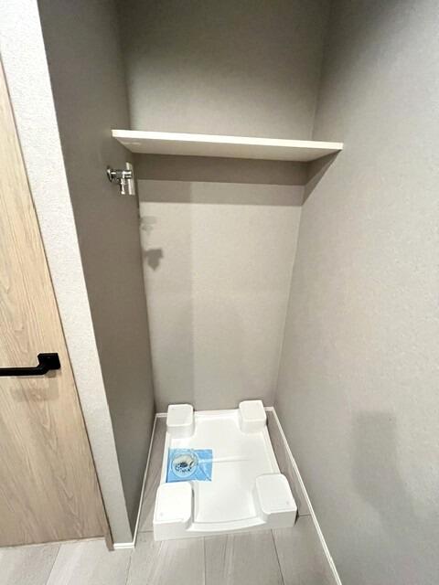 玄関　洗濯機置場