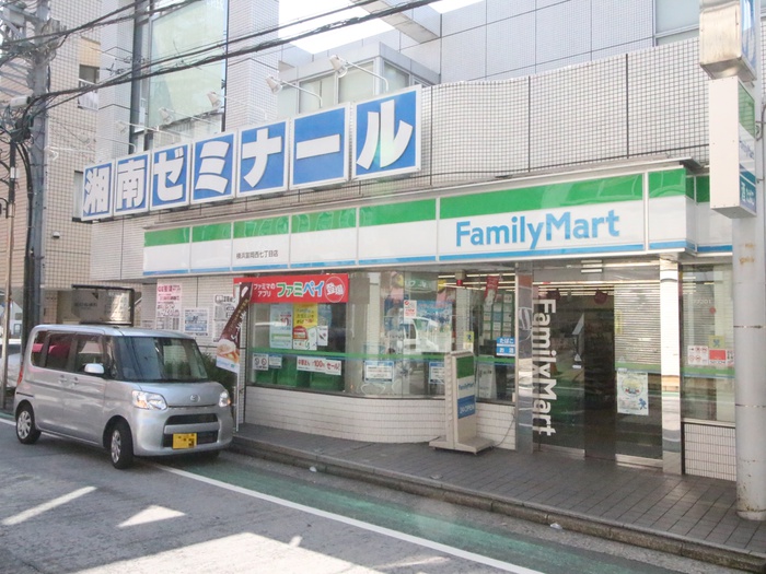 コンビニ　ファミリーマート（コンビニ）まで76m