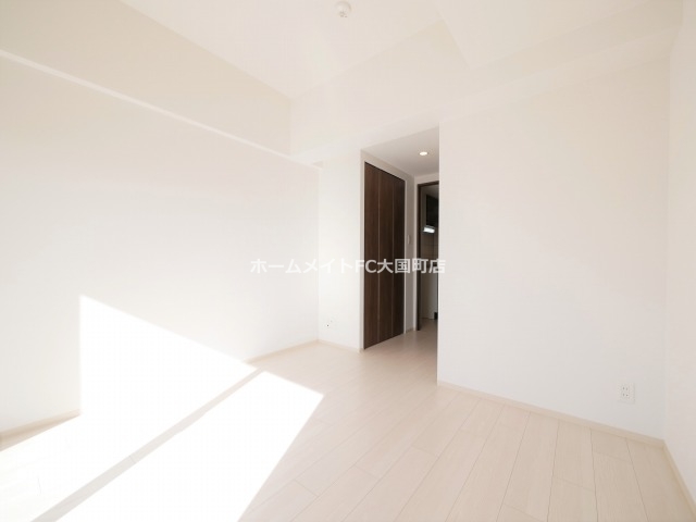 エスリード谷町6丁目レジデンスの居間写真