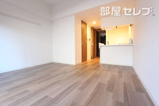 プレサンスジェネ千種内山の居間写真