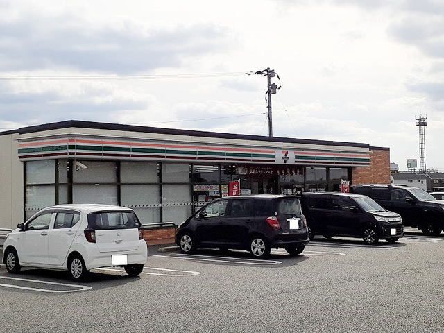コンビニ　セブンイレブン小山４丁目店（コンビニ）まで600m