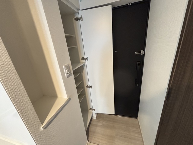 S-RESIDENCE国泰寺町一丁目の玄関写真
