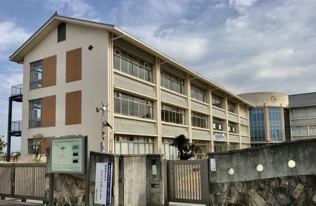 小学校　守山市立玉津小学校（小学校）まで300m