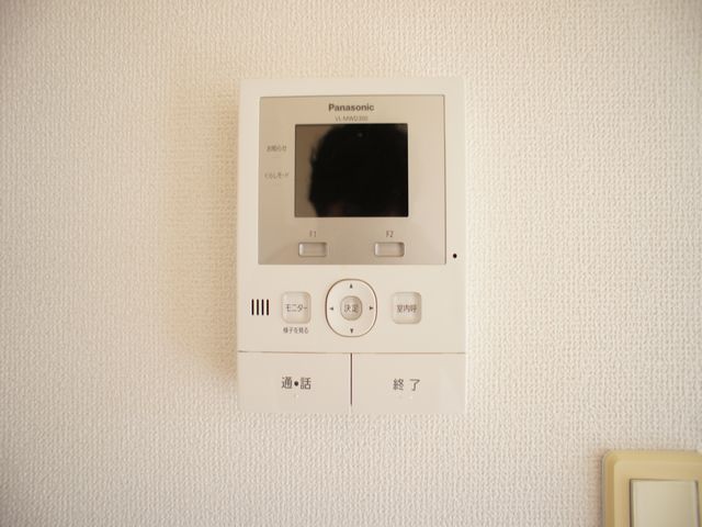 セキュリティ　訪問者の確認ができるTVドアホン付きです♪