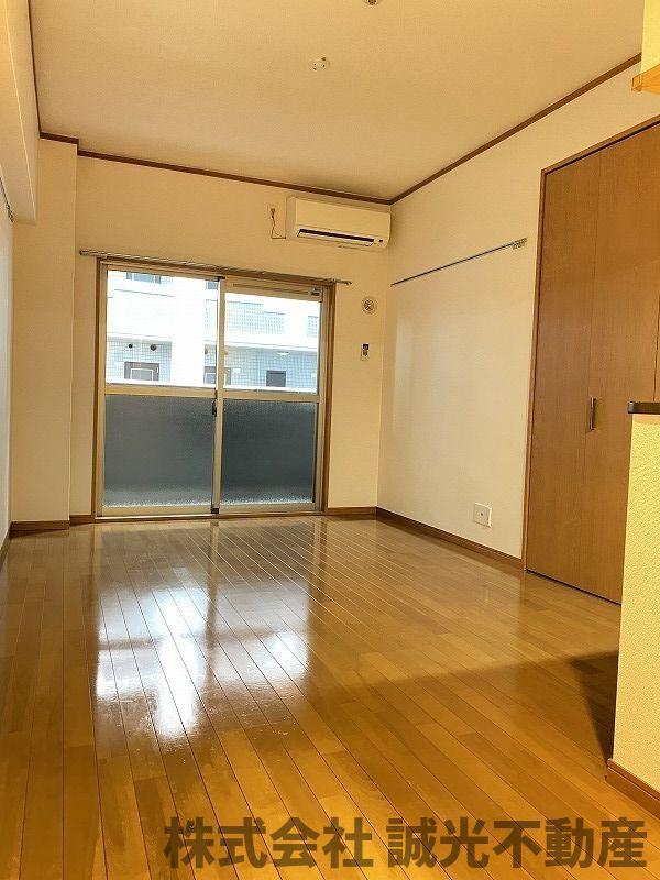 地下鉄七隈線 渡辺通駅 徒歩6分 12階建 築16年の居間写真