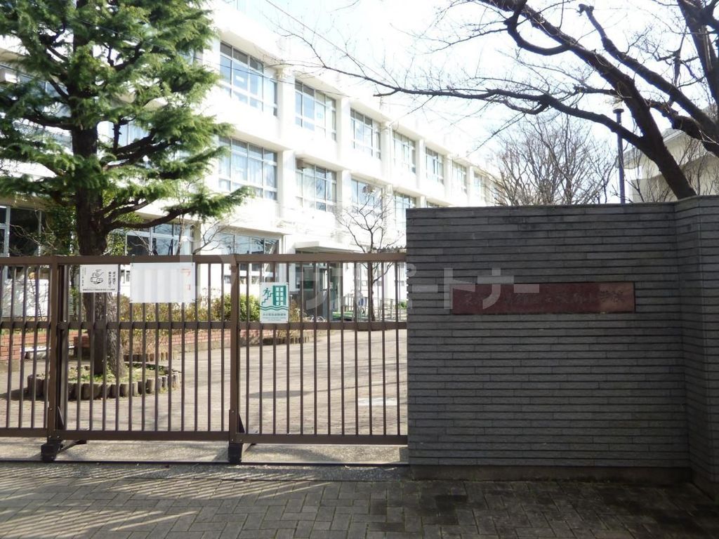小学校　葛飾区立綾南小学校（小学校）まで210m