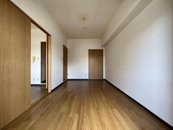 シャイン ローヤル 野洲市北野1丁目の居間写真