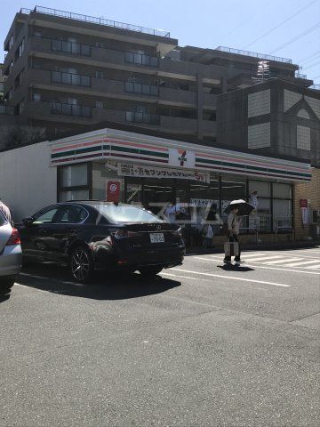 コンビニ　セブンイレブン横浜下永谷駅前店（コンビニ）まで243m