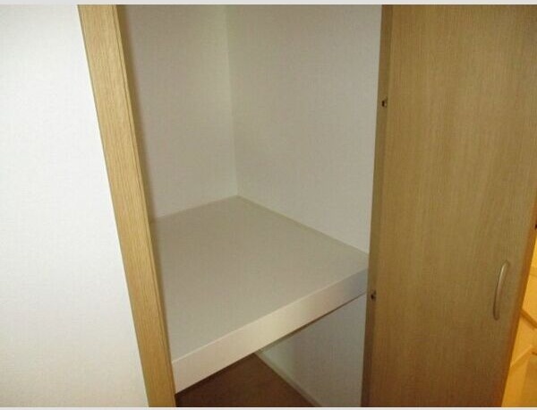 元八事2丁目貸家の内装写真