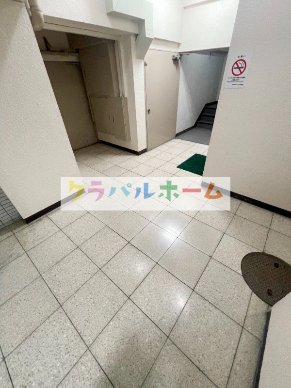 地下鉄御堂筋線 西中島南方駅 徒歩4分 11階建 築54年の外観写真