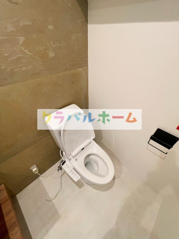 地下鉄御堂筋線 西中島南方駅 徒歩4分 11階建 築54年のトイレ写真