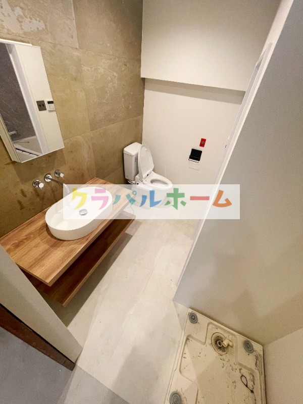 地下鉄御堂筋線 西中島南方駅 徒歩4分 11階建 築54年の内装写真