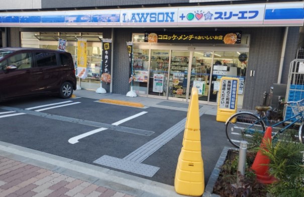 コンビニ　ローソン東日暮里一丁目店（コンビニ）まで398m