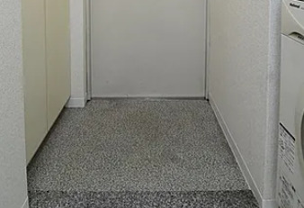 玄関　※別部屋の参考写真です。