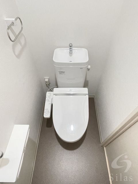 地下鉄千日前線 今里駅 徒歩3分 8階建 築9年のトイレ写真
