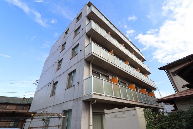 建物外観　外も中もコンクリート打ち放しのデザイナーズマンションです！！