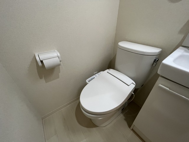 ＪＲ可部線 安芸長束駅 徒歩9分 3階建 築8年のトイレ写真