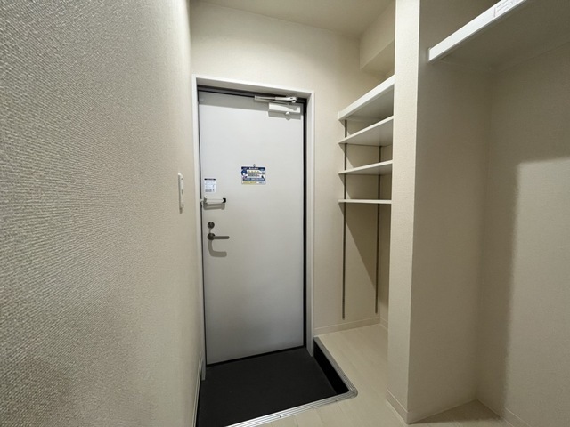 ＪＲ可部線 安芸長束駅 徒歩9分 3階建 築8年の玄関写真