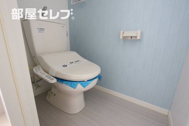 トイレ　清潔感のある色合いですね