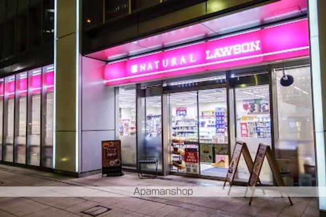 コンビニ　ローソンアークヒルズフロントタワー店（コンビニ）まで82m