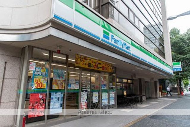 コンビニ　ファミリーマート赤坂一丁目店（コンビニ）まで358m
