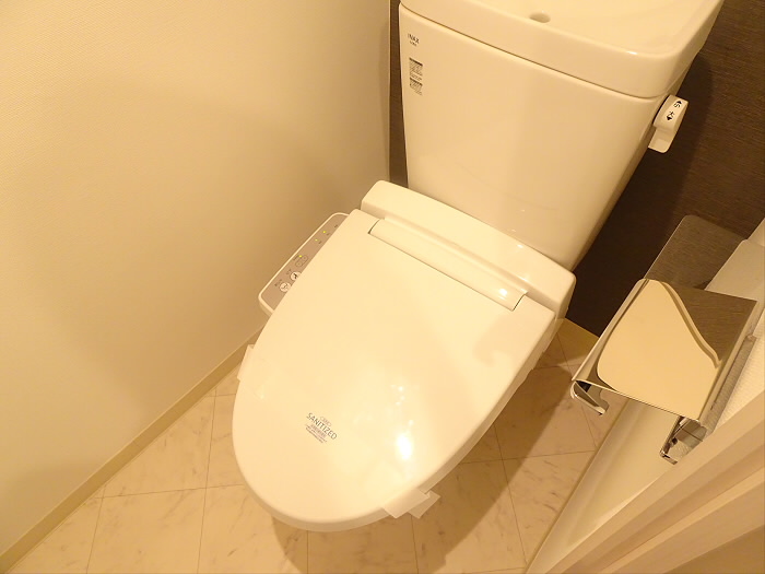京王新線 幡ケ谷駅 徒歩5分 13階建 築8年のトイレ写真