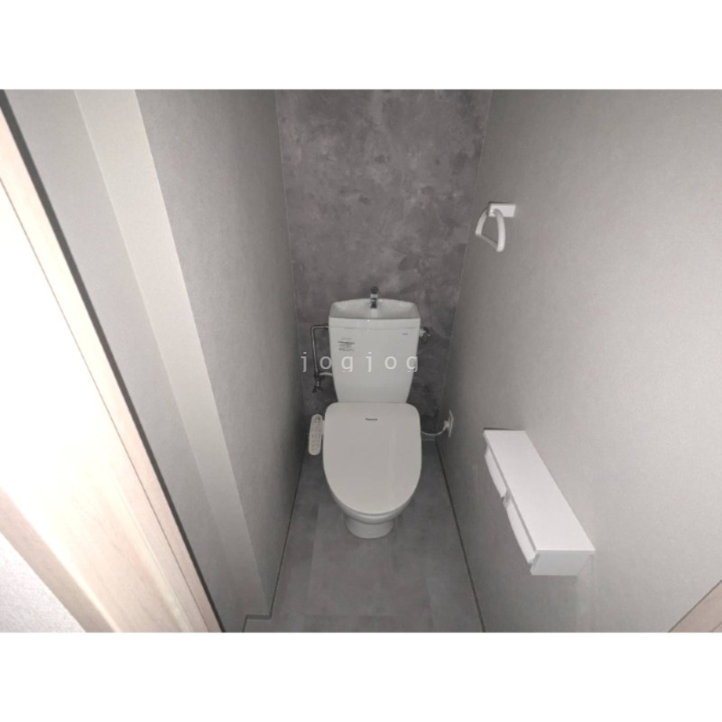 トイレ　窮屈感がなくリラックスのできるトイレです。