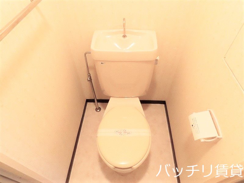 トイレ　＊画像は別部屋の為イメージ、現状優先致します