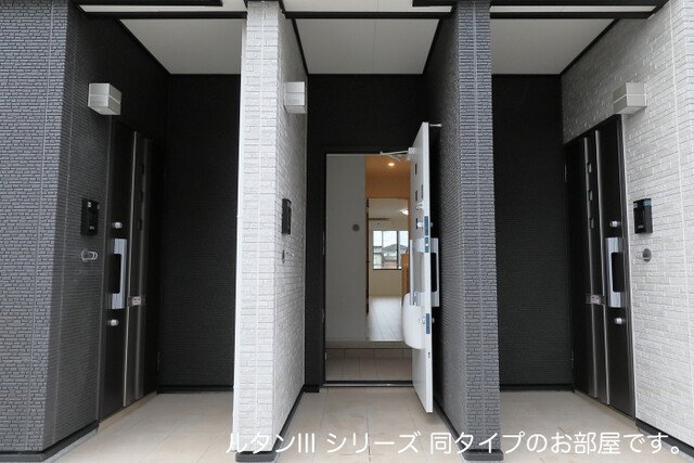 玄関　広々としたバルコニーです