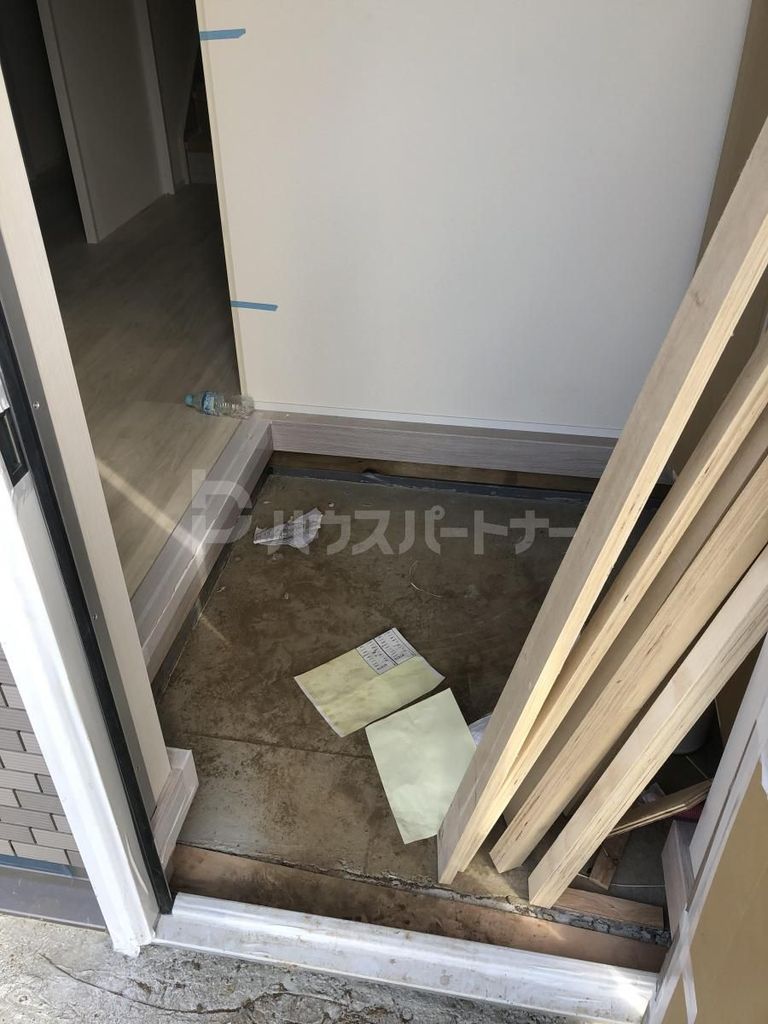 安行原戸建の玄関写真